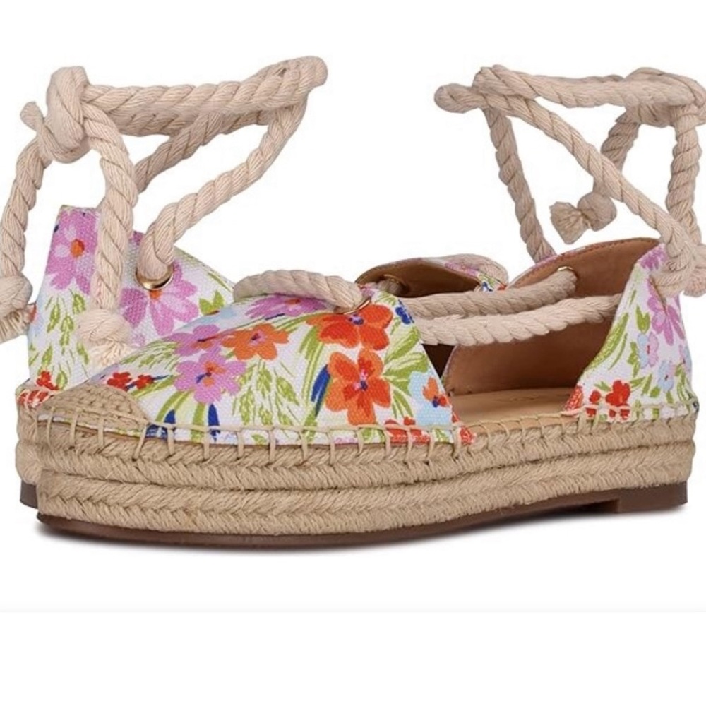 Nine West MEAKS7, Size 8, very cute sandal for any occasion.